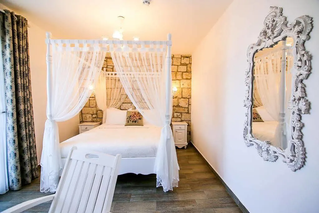 Gobene Alacati Guest House